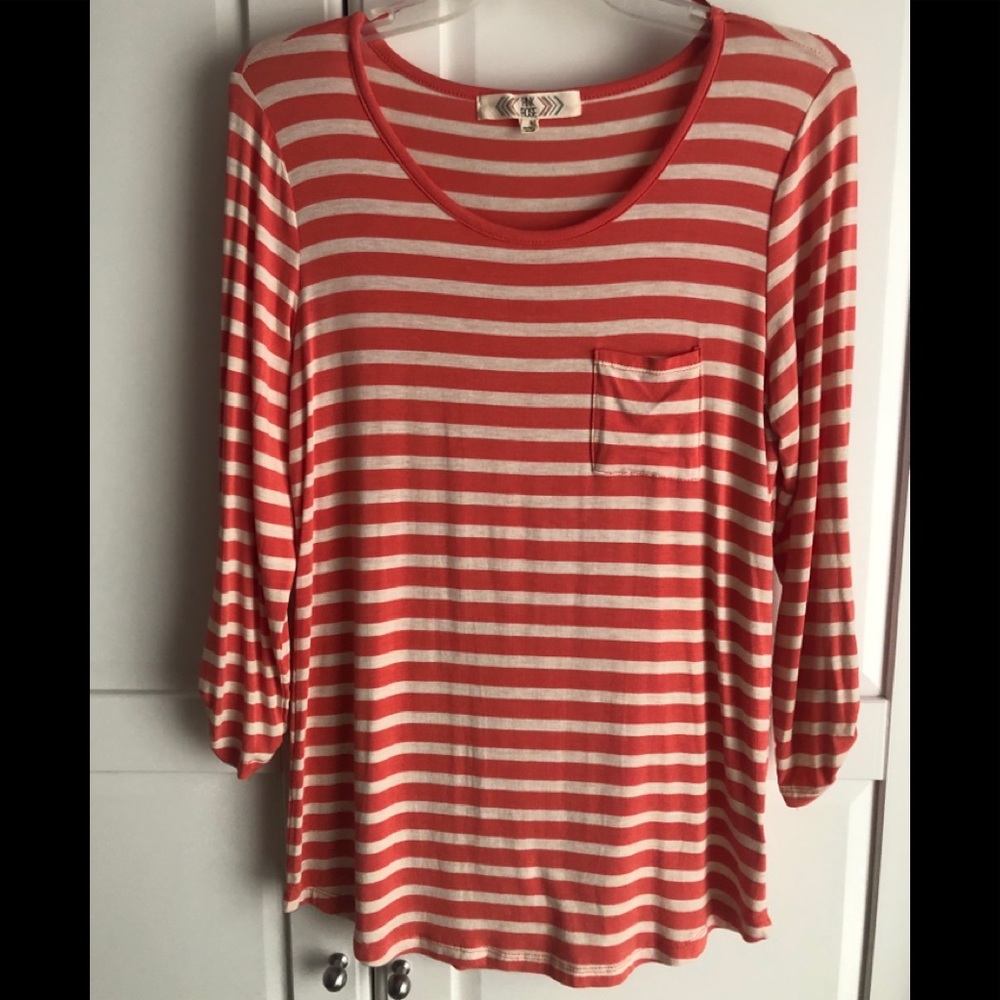 NWOT*HIPPIE ROSE*BRAND NEW*NEVER WORN*LRGE*SOFT KNIT*POCKET